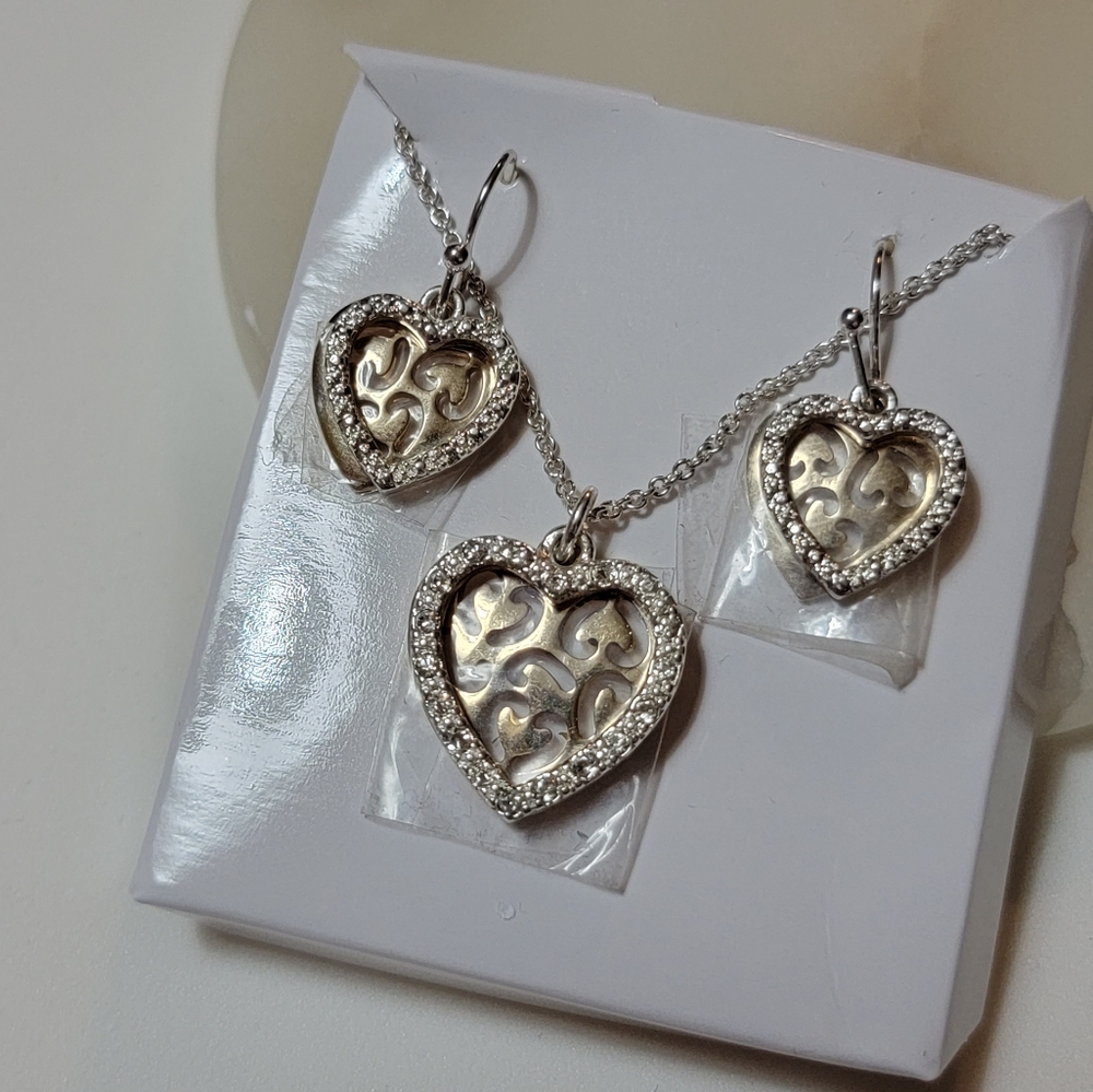 Tales of Love Necklace and Earring Gift Set Avon NRT Gold Heart Pave Valentine's